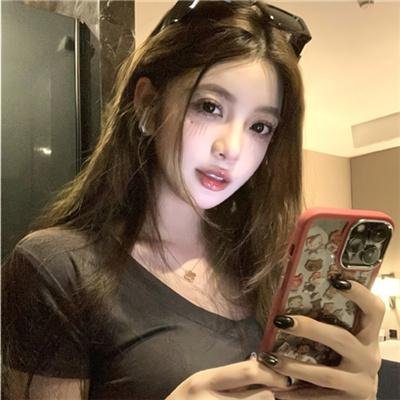 她爱他